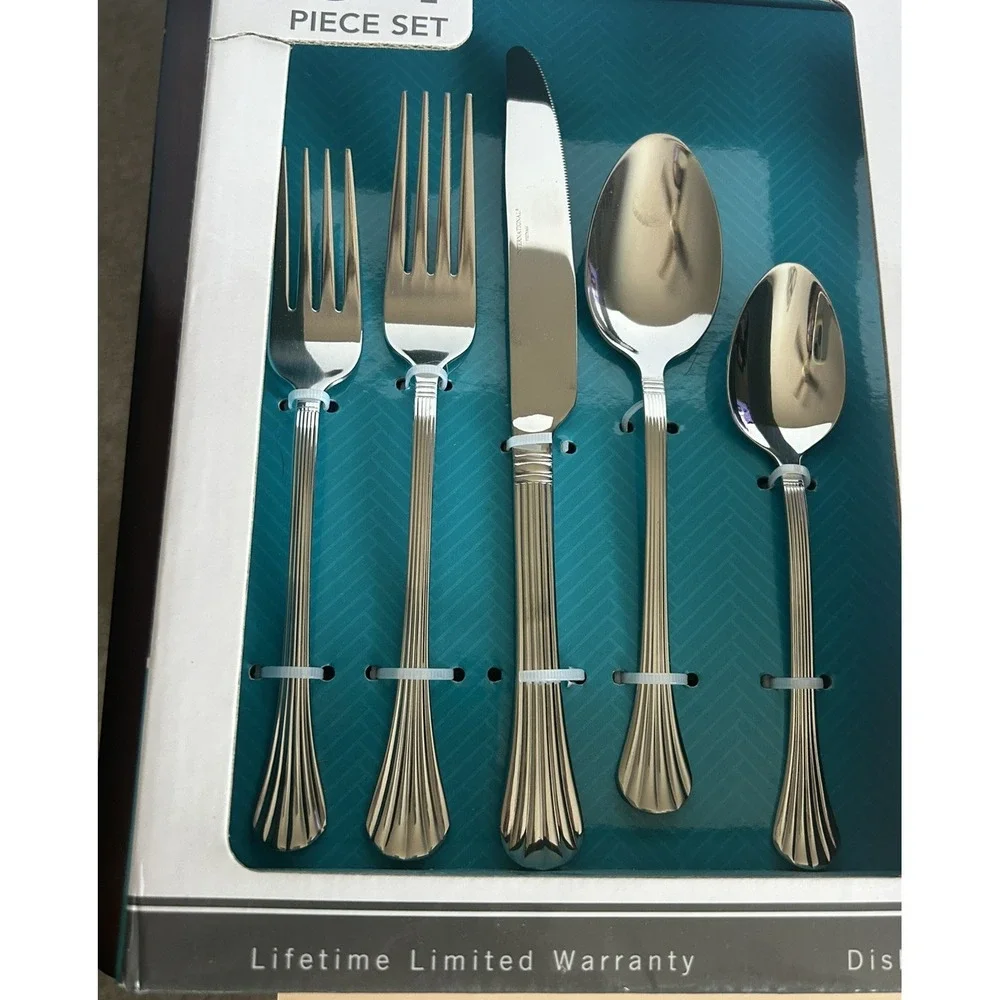 International Silver 5264791 Cascade 51 PC Flatware Set - Silver